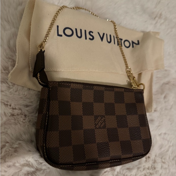 Louis Vuitton Mini Pochette in Damier Ebene - Picture 4 of 4